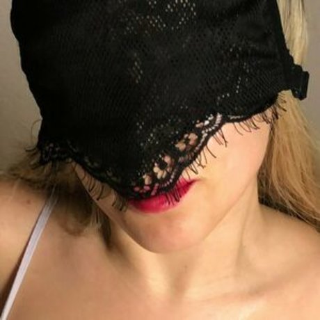 Bellawithcvm OnlyFans-Model