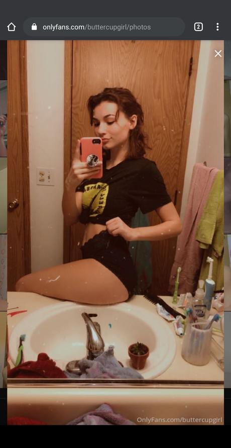 Buttercup girl OnlyFans-Fotos