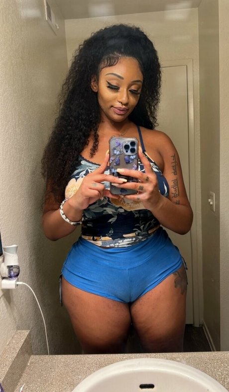 nigerianamazon OnlyFans explizite Inhalte