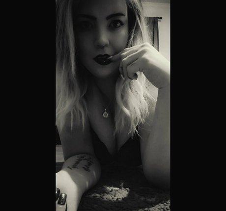 peachyleiigh OnlyFans XXX