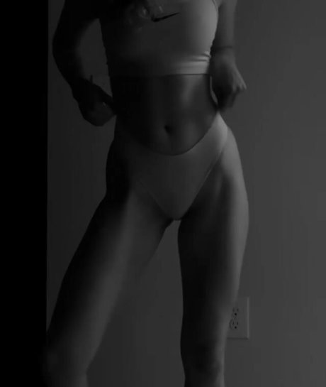 Nerushimav Nacktbilder von OnlyFans geleakt