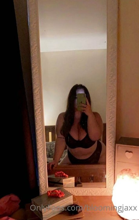 bloomingjaxx OnlyFans X