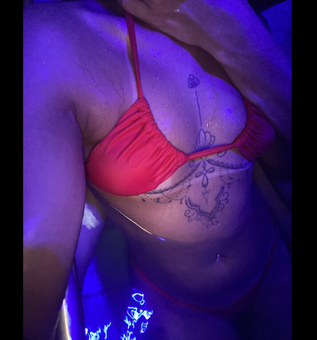 Carolina Missbella_ OnlyFans geleakt