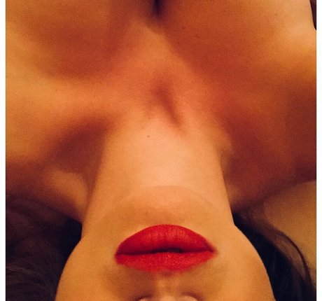 fuzyfruzsina OnlyFans Striptease