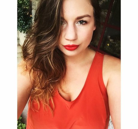 fuzyfruzsina OnlyFans NSFW