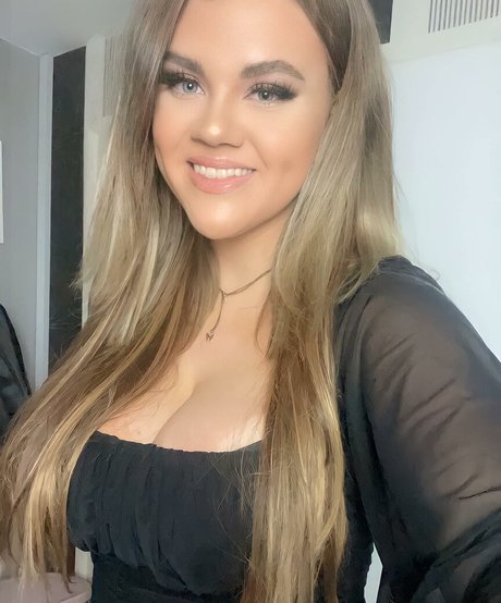 Molly Georgia Leach Sexy OnlyFans