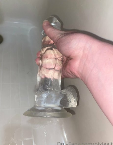 pixiealt OnlyFans explizite Inhalte