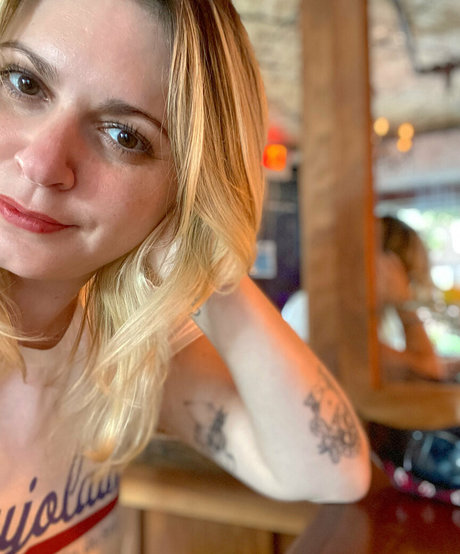 dünne shemale-onlyfans nackt Shot