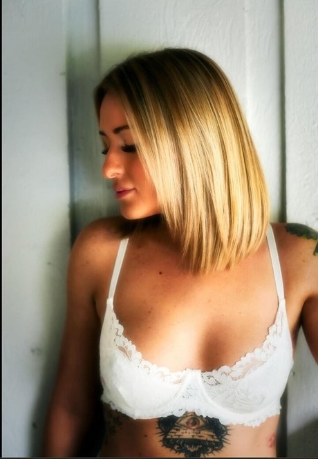 Robin Love OnlyFans Strip