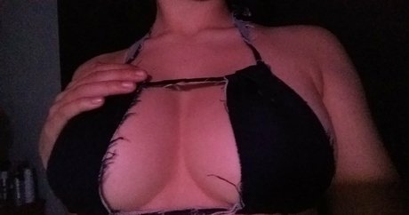 Akuma Desu Ka NurlyFans-Brüste