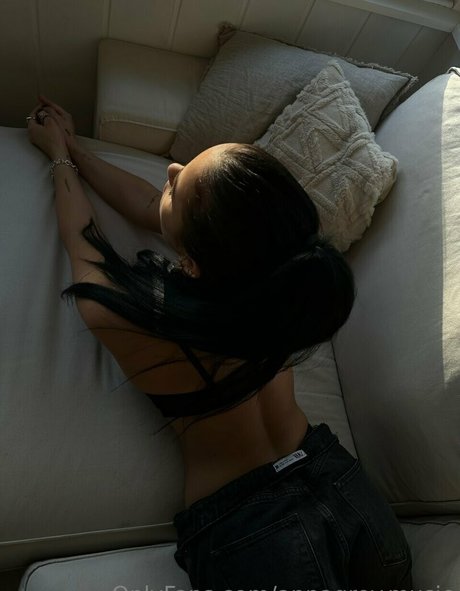 annagrey music OnlyFans Bilder