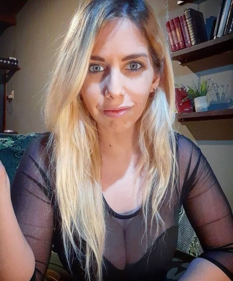 Maria Celeste OnlyFans Striptease