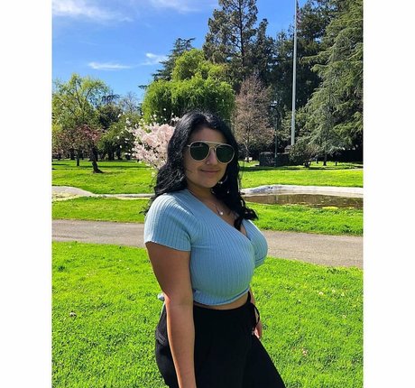 behaarte achseln onlyfans Pornografie Selfie