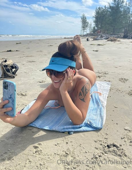 carolkunst OnlyFans Striptease