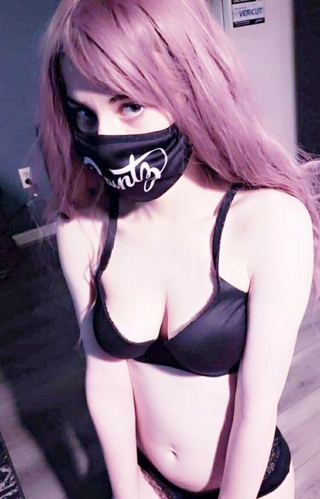 alienonearth OnlyFans nackt