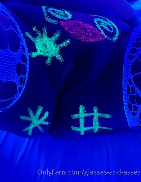 glasses and asses OnlyFans gratis