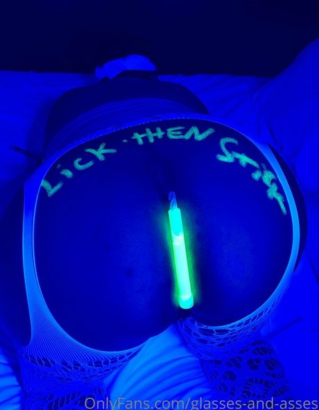 glasses and asses OnlyFans-Leaks