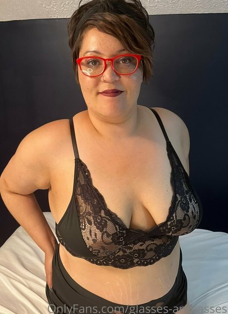 glasses and asses OnlyFans-Leaks