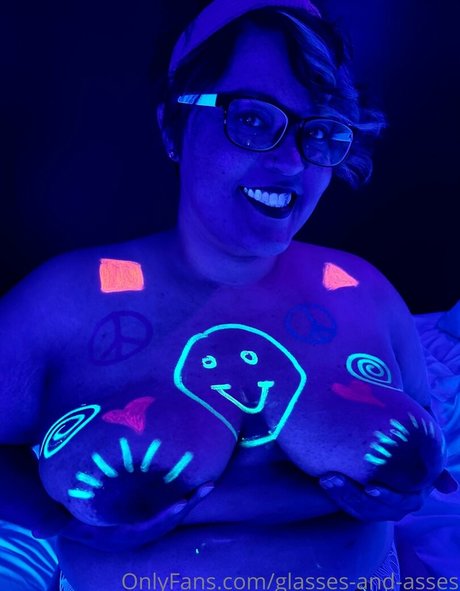 glasses and asses OnlyFans Striptease