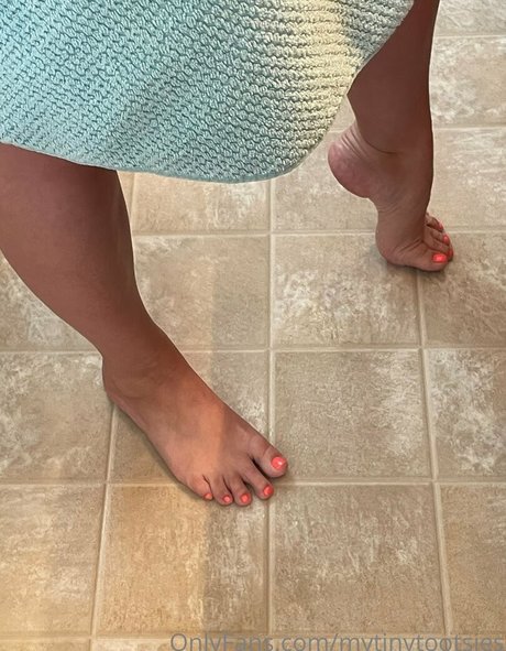 mytinytootsies NurlyFans-Brüste
