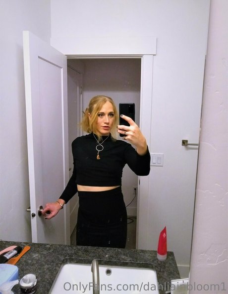 dahliainbloom1 XXX OnlyFans