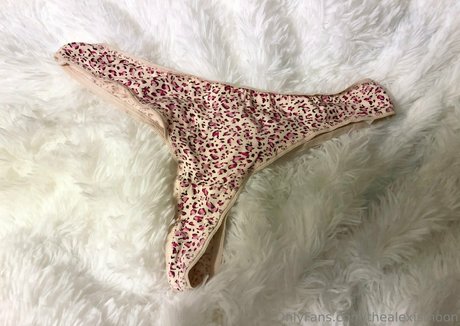 thealexismoon OnlyFans Striptease