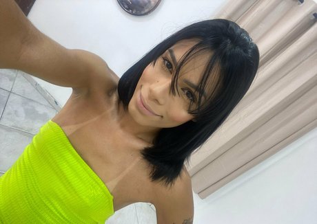 lunatransgirl Leaked OnlyFans Bilder