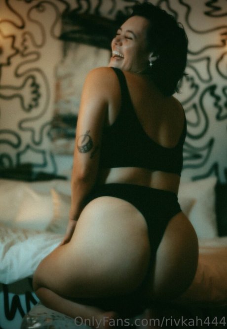 Rivkah OnlyFans Striptease