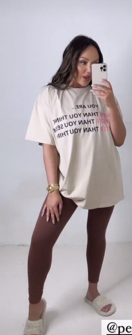 Charlotte Crosby Model OnlyFans Foto