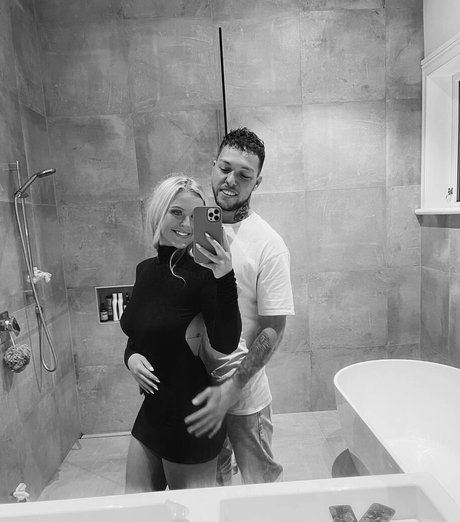 ellaredmond OnlyFans Nacktbilder