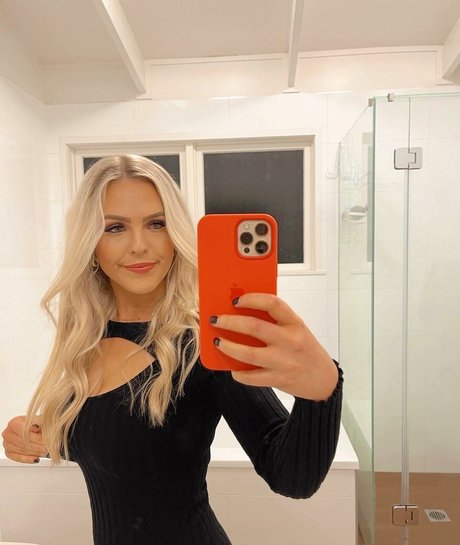 ellaredmond OnlyFans Inhalte