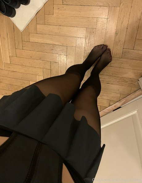 nylonmeg OnlyFans Brüste Bild