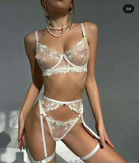 vikki angel OnlyFans-Leaks