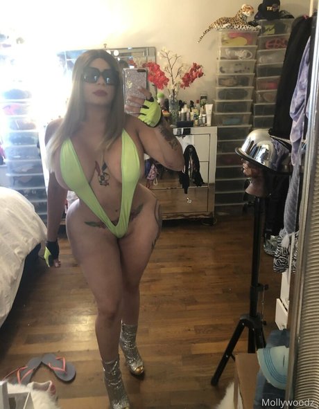 mollywoodz_ Heiße OnlyFans Inhalte