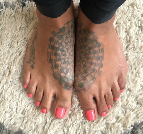 asianfootworship Bilder OnlyFans