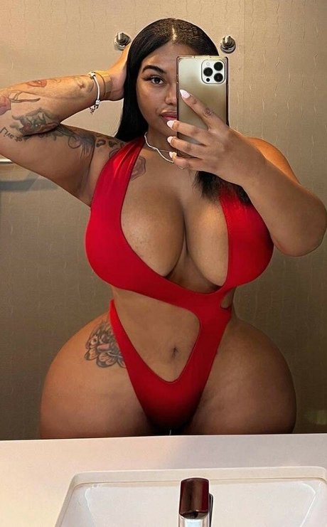 Mya Curvz Heiße OnlyFans Inhalte