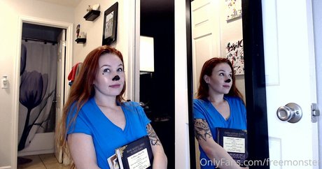 freemonster OnlyFans Striptease