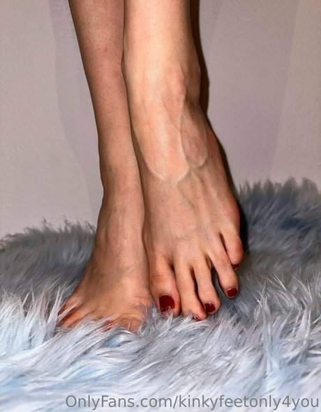 kinkyfeetonly4you OnlyFans Model Bilder