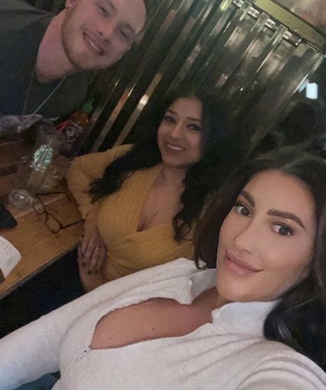 Kirstie V OnlyFans Nacktbilder