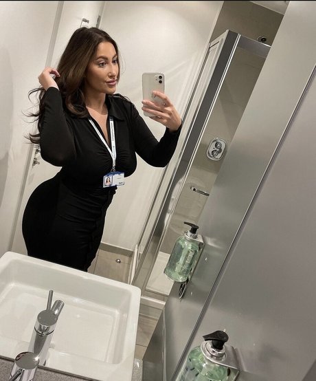 Kirstie V Nackt auf OnlyFans