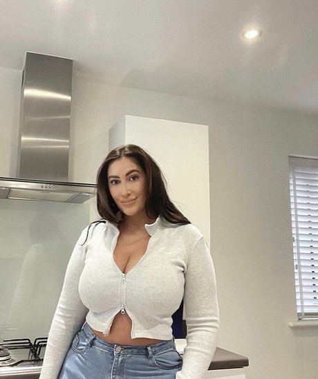 Kirstie V OnlyFans Striptease