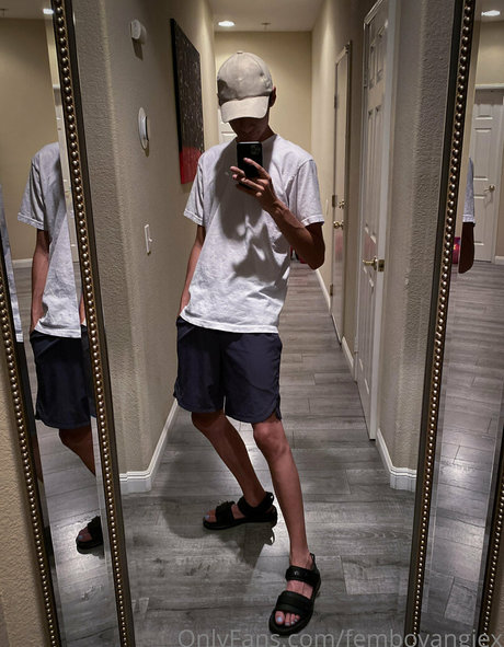 femboyangiesfeet Nackt auf OnlyFans