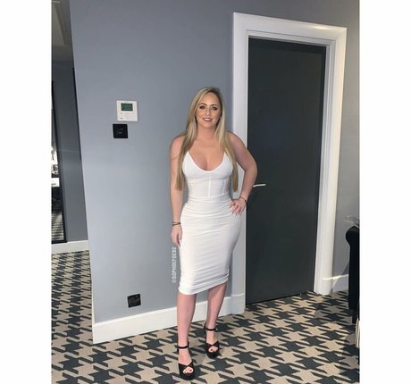 Sophie Defoe Nackt auf OnlyFans Leaks