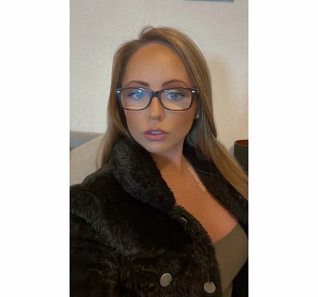 Sophie Defoe OnlyFans Archiv