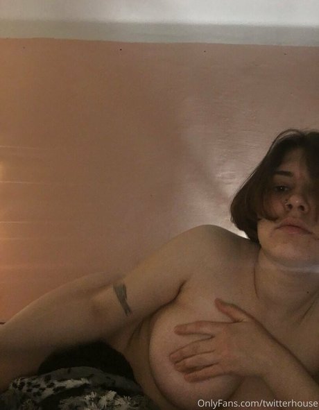 twitterhouse Nacktbilder OnlyFans