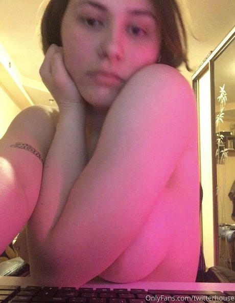 twitterhouse Nacktbilder von OnlyFans