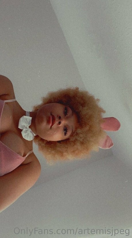 artemisjpeg OnlyFans Nacktbilder