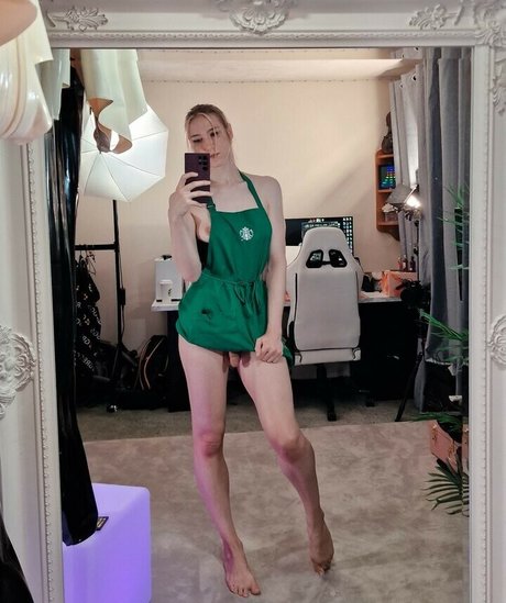 Olivia Robin OnlyFans Striptease