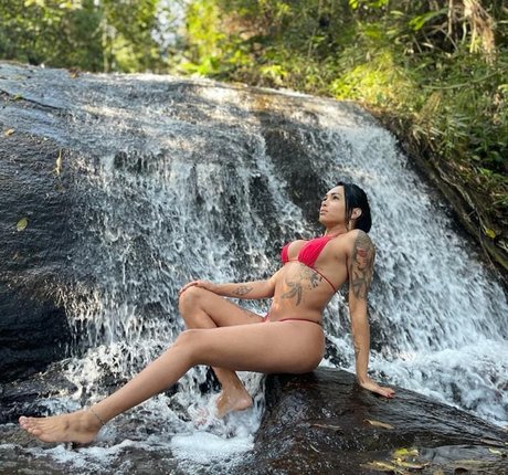 Emanuelle Amaral OnlyFans-Seite