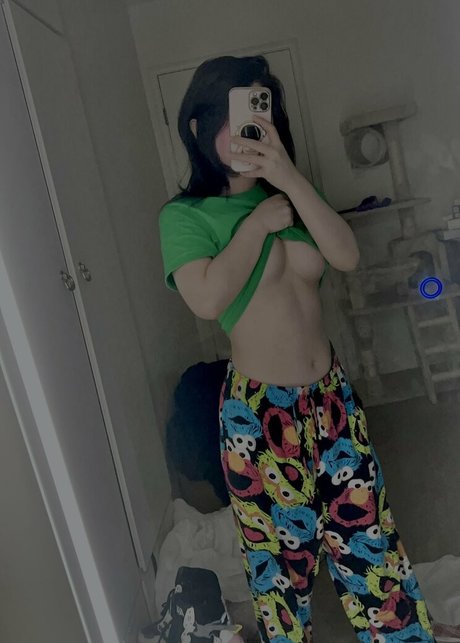 nweeki OnlyFans Fotos